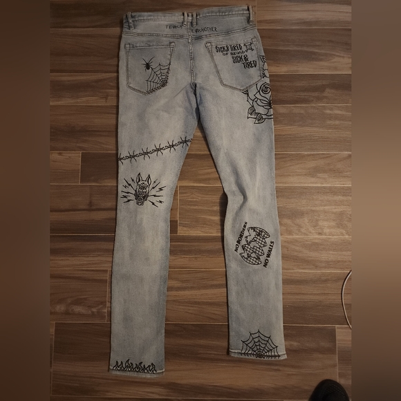 Rogue Jeans - Picture 3 of 4